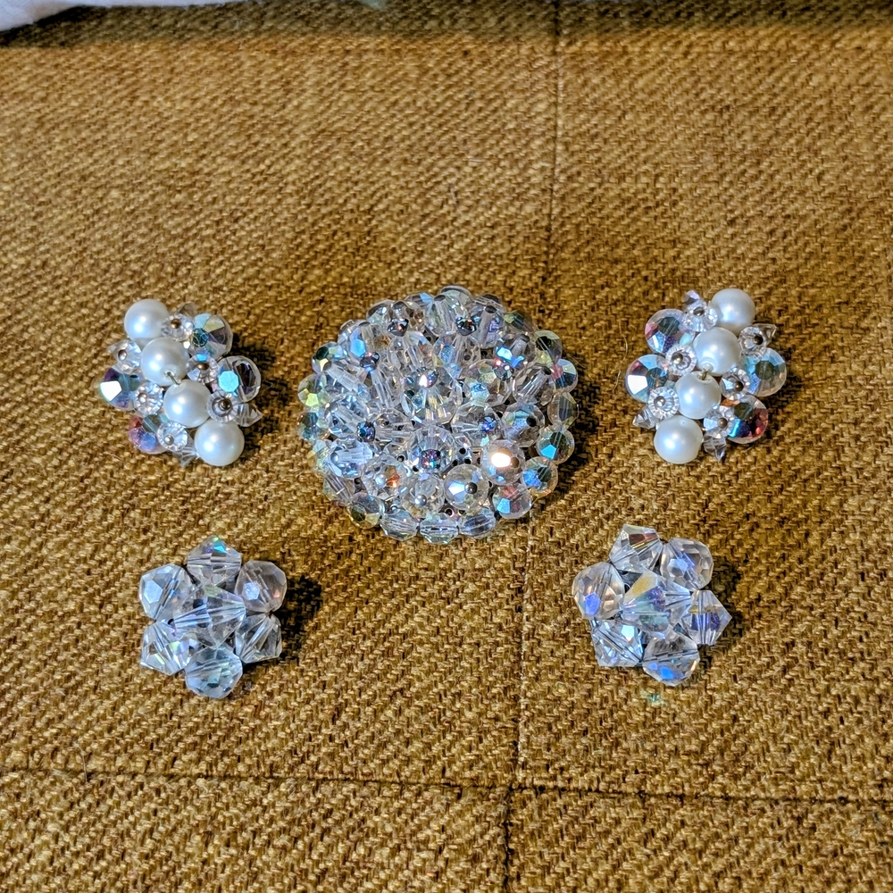 Elegant Crystal and Pearl Jewelry Set